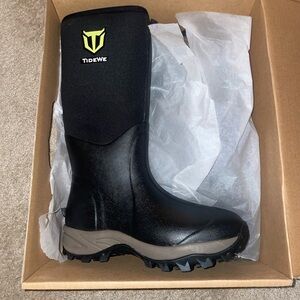 TideWe size 7 men’s black Neoprene rubber boots, excellent condition, brand new